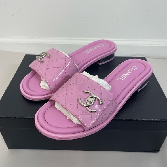 New Chanel 23P Patent Leather CC Turnlock Slides Sandal - Picture 2 of 7